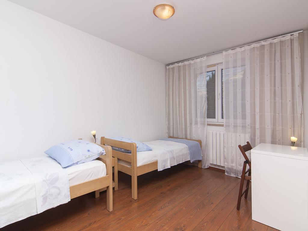 Apartments Ceja Near Sea Медулин Экстерьер фото