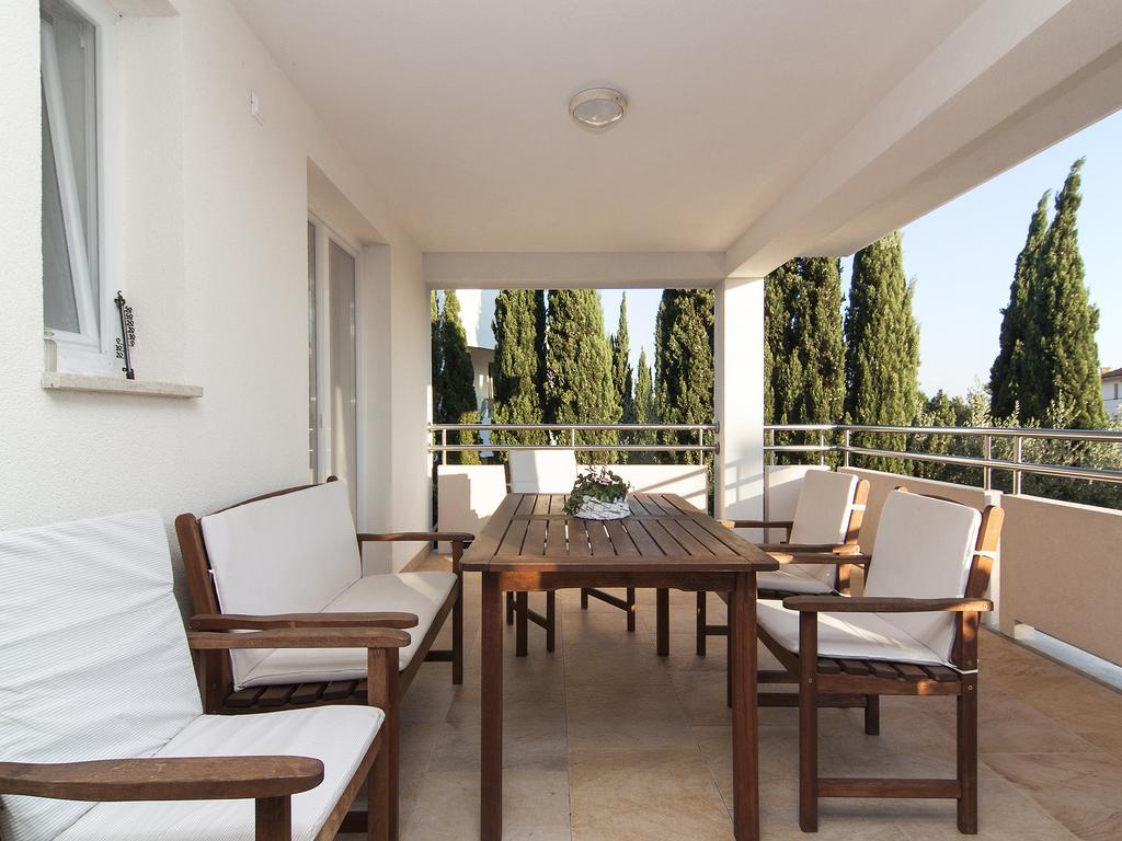 Apartments Ceja Near Sea Медулин Экстерьер фото