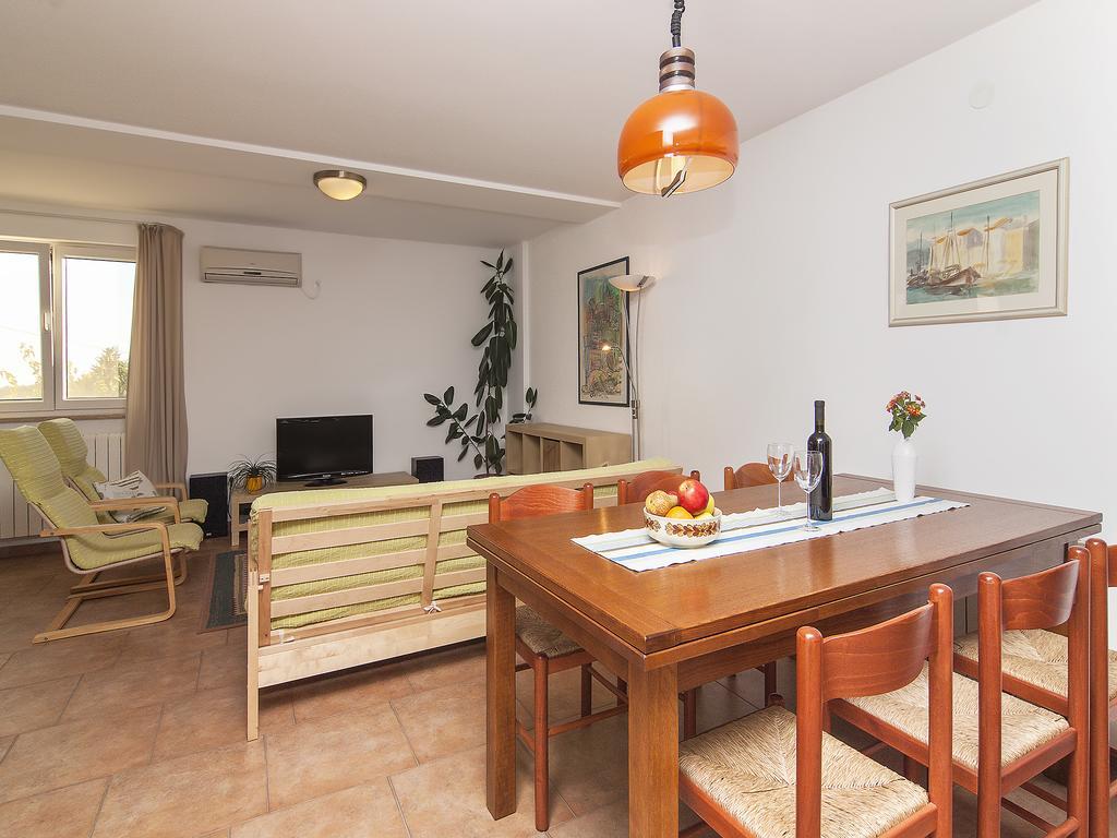 Apartments Ceja Near Sea Медулин Экстерьер фото