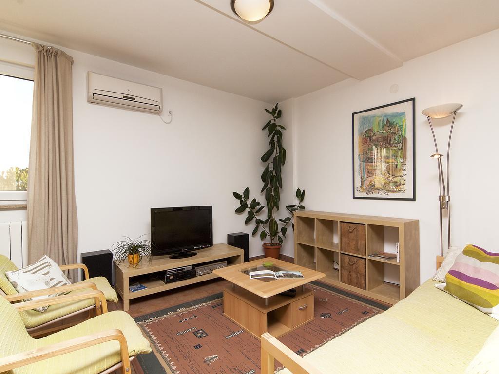 Apartments Ceja Near Sea Медулин Экстерьер фото